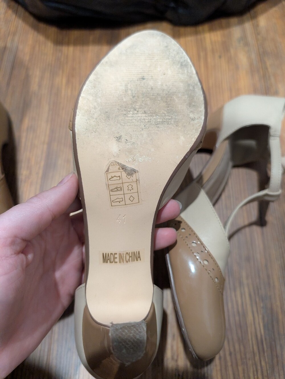 ✨MOVING SALE THIS WEEK ONLY✨ chelsea crew two-tone tan and cream T-strap pumps - Picture 2 of 2